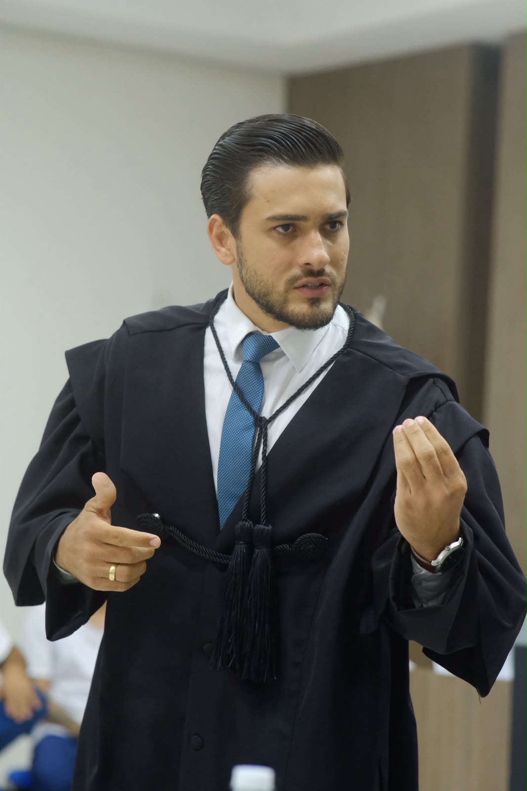 Leandro Santos, advogado criminalista em Sinop-MT, vestindo a beca